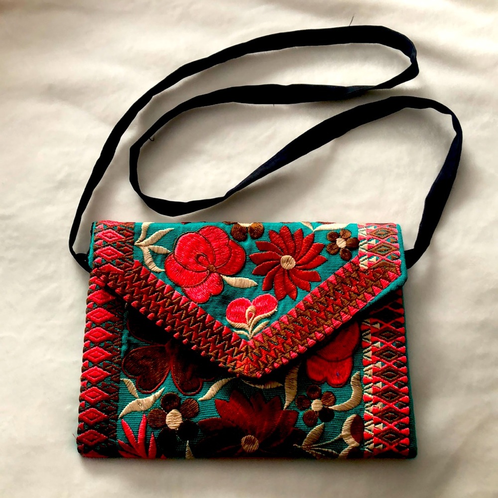 NWOT embroidered bag